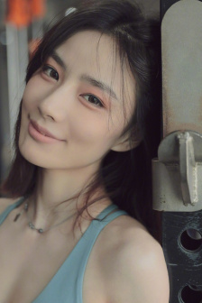 自拍美女露0的胸无挡写真